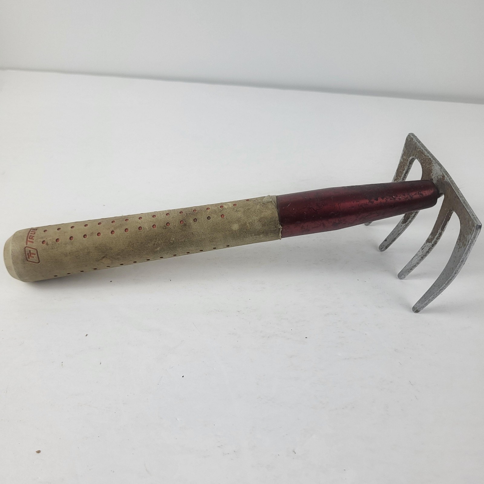 True Temper 10" Long Handle Garden Cultivator Cushion Grip Steel 4 Tine Tool