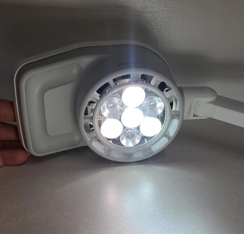 Dräger VarioLux Examination Light Neonatal Working