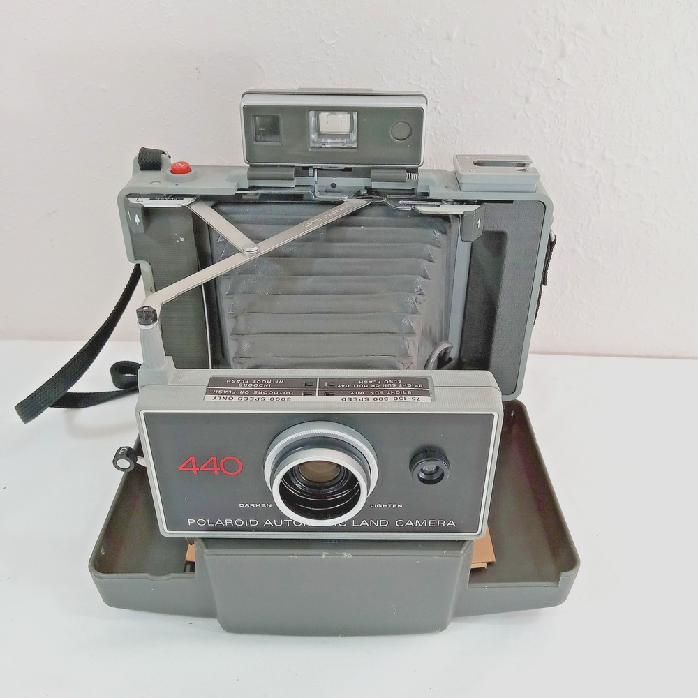Polaroid 440 Automatic Land Camera
