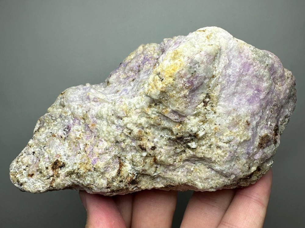 675 Gr. Fluorescent Phosphorescent Tenebrescent Hackmanite, Richterite, Unknown