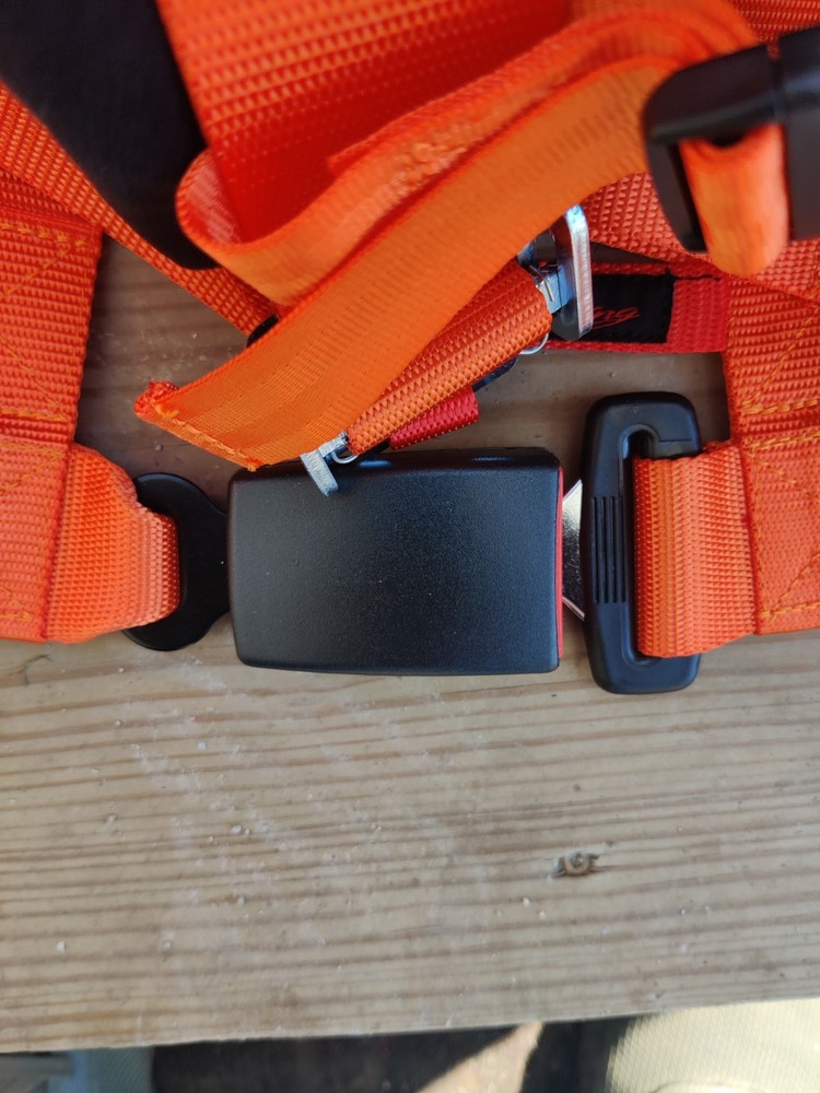 Aces 4 point harness e 4 certafied new open box