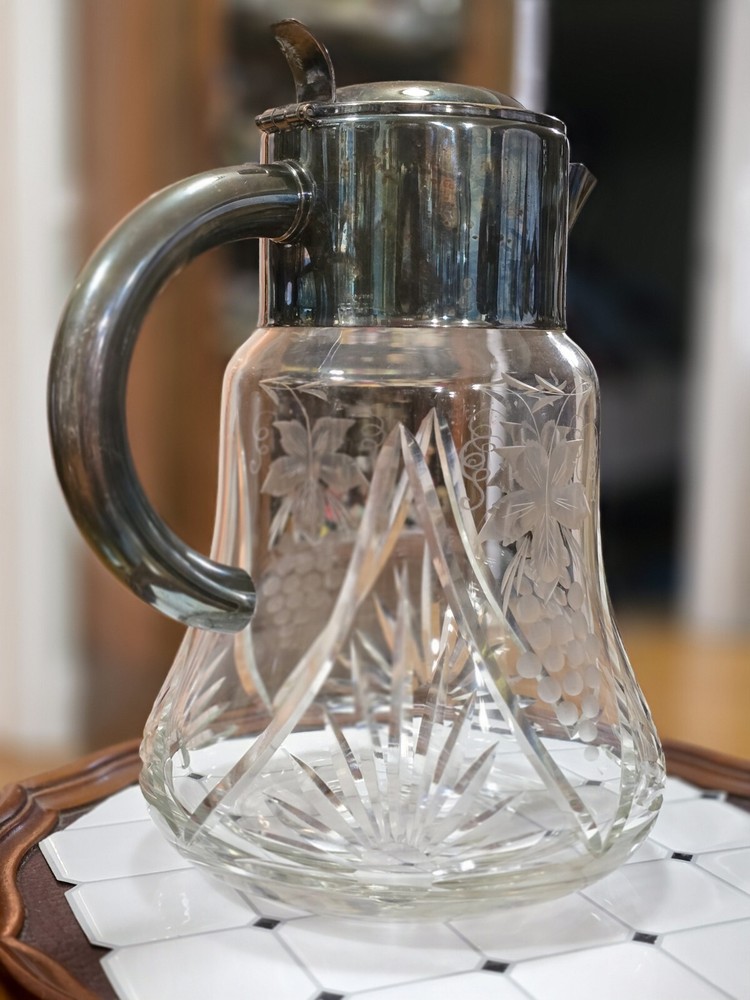 QUIST WURTTEMBERG 12" Tall CUT Crystal PITCHER JUG Grape Leaf Flower