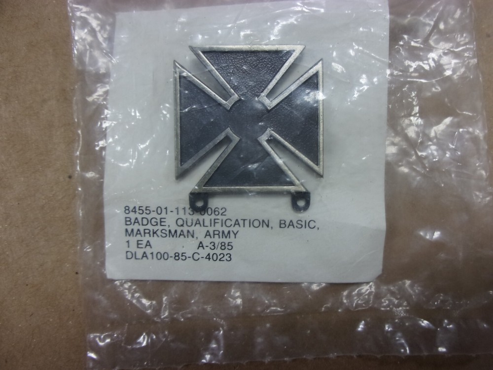 US Army Uniform Basic Marksman Marksmanship Badge Qualification Pin 8455-01-113
