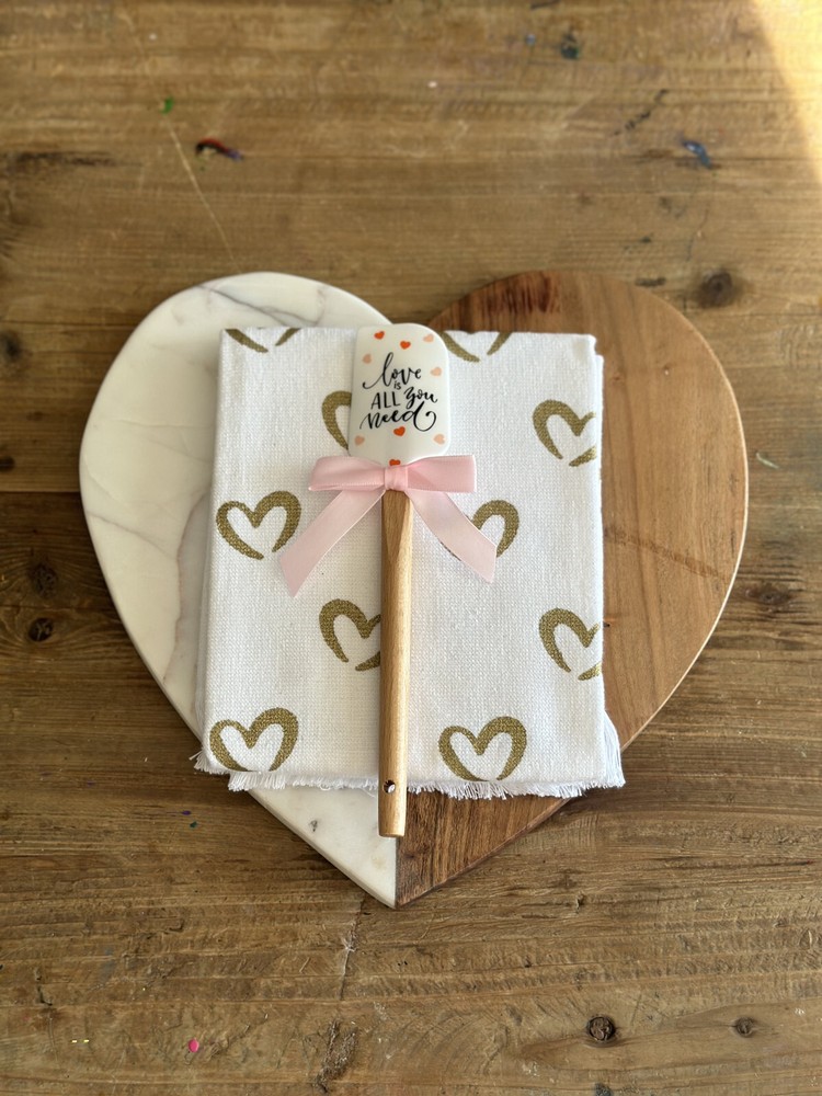 Assorted gift kit with different brands. Perfect for differente occasions.