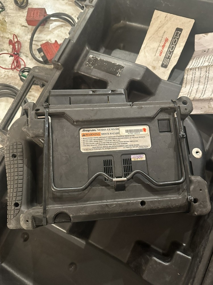 Snap On Modis EEMS300 Diagnostic Tool With Case and Extras