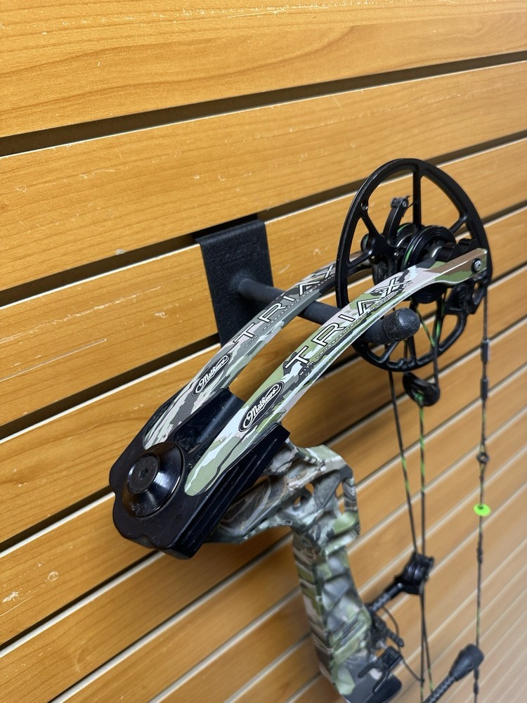 Mathews Triax Compound Bow - RH - 70# Max