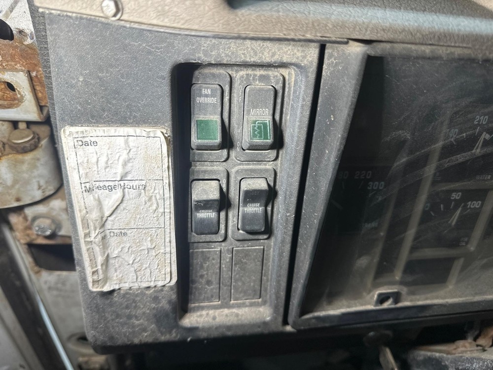 International 8100 SWITCH Dash Panel - Used