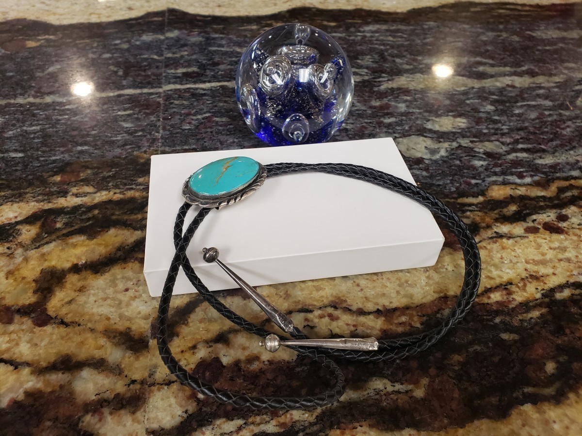 VINTAGE NATIVE AMERICAN STERLING SILVER TURQUOISE NAVAJO BOLO TIE
