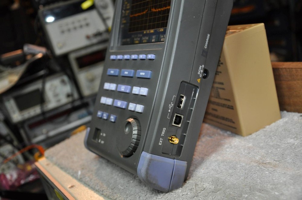BK Precision 2650A Handheld Spectrum Analyzers 3.3 GHz Color Display