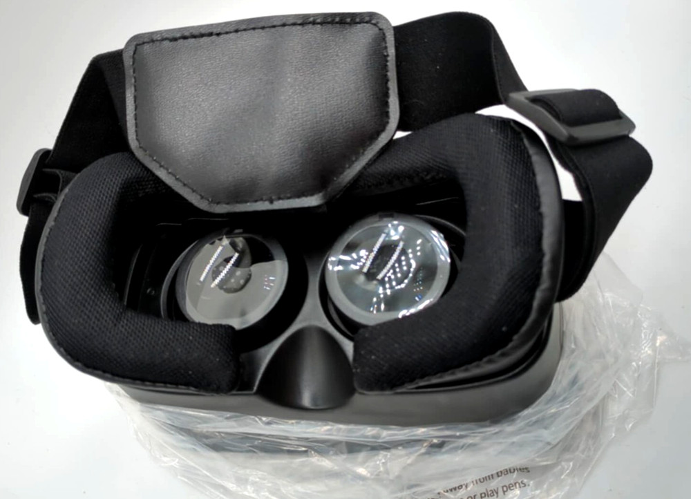 Cynoculars Virtual Reality Headset And Remote NEW OPEN BOX