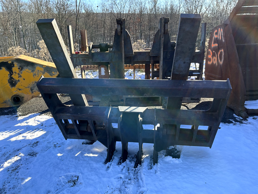 CATERPILLAR 930G FORKS & CARRIAGE