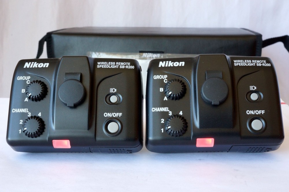 Nikon R1C1 Wireless Close-Up Speedlight System Barely Used Good Working Order