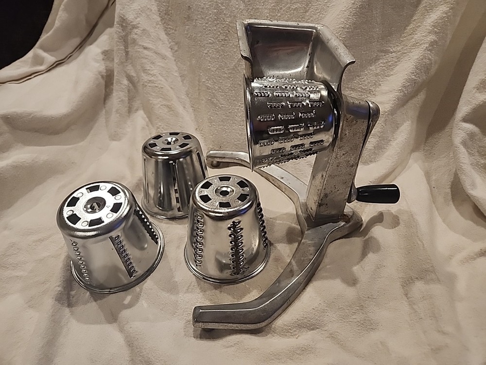 Foodmaster Slicer With 4 Different Slicer Wheels