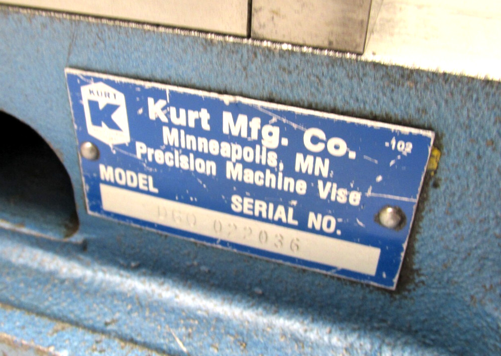 KURT ANGLOCK 6" MILLING MACHINE VISE w/ JAWS - #D60
