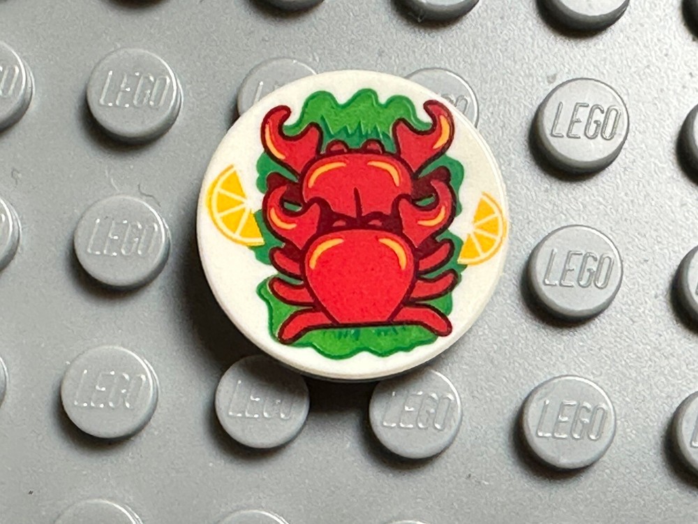 Lego Tile Round 2x2 Stud holder With Crabs On Garnish Pattern