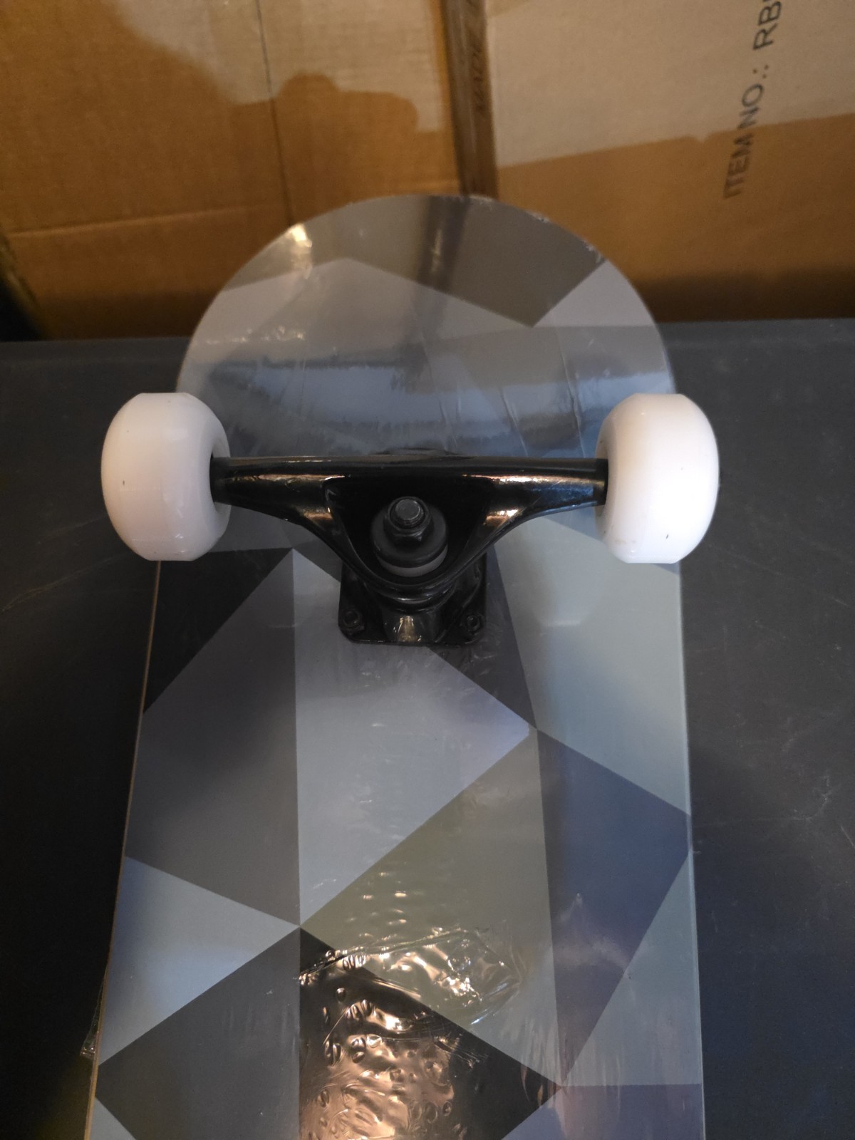 WhiteFang Skateboards, Complete Skateboard 31 x 7.88, 7 Layer Canadian Maple