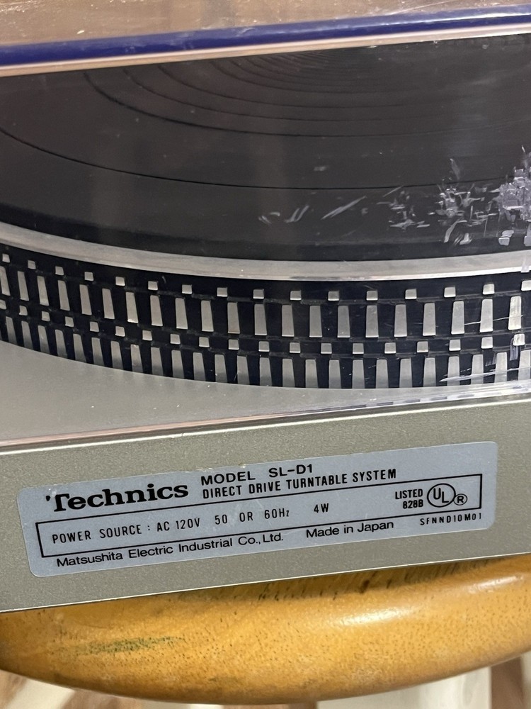 Technics SL-D1 Direct Drive Automatic Turntable System Record Player Turns On