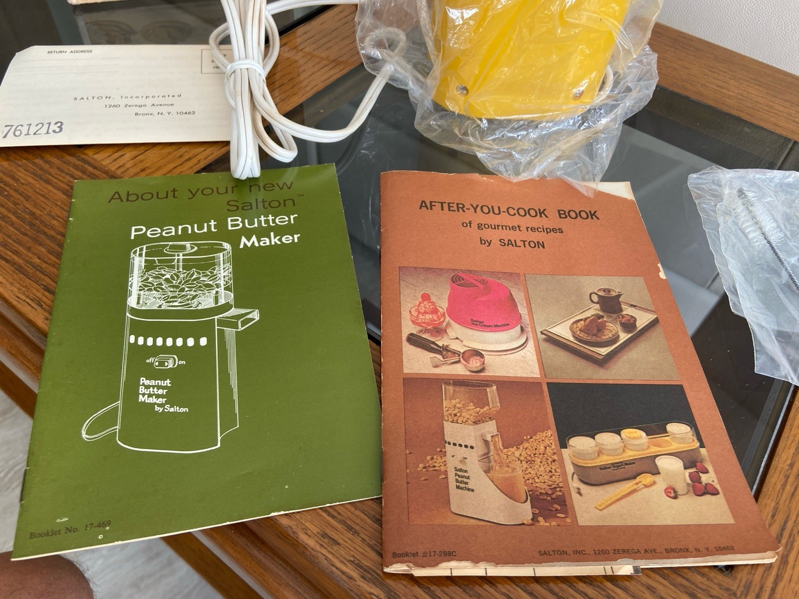 Salton Peanut Butter Maker 1970's Nostalgic Vintage Kitchen Model PB-2 Yellow