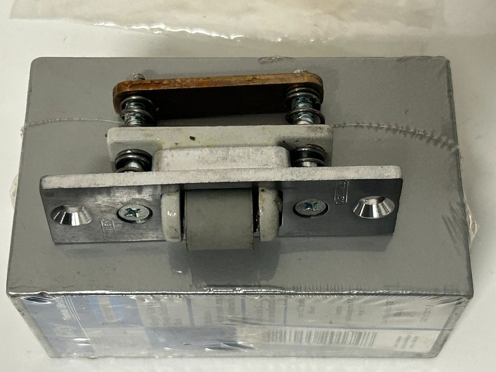 STANLEY Brass Roller Latch US26D 2045-01-626