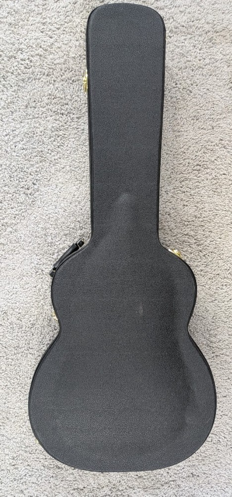 Fender Deluxe Black Paramount Dreadnought Hardshell Guitar Case