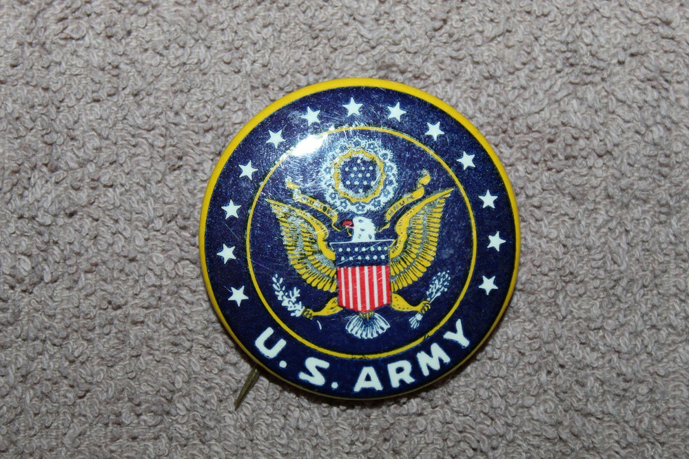 Original WW2 U.S. Army Eagle Crest Metal Button w/Rear Attachment Pin, Minty !