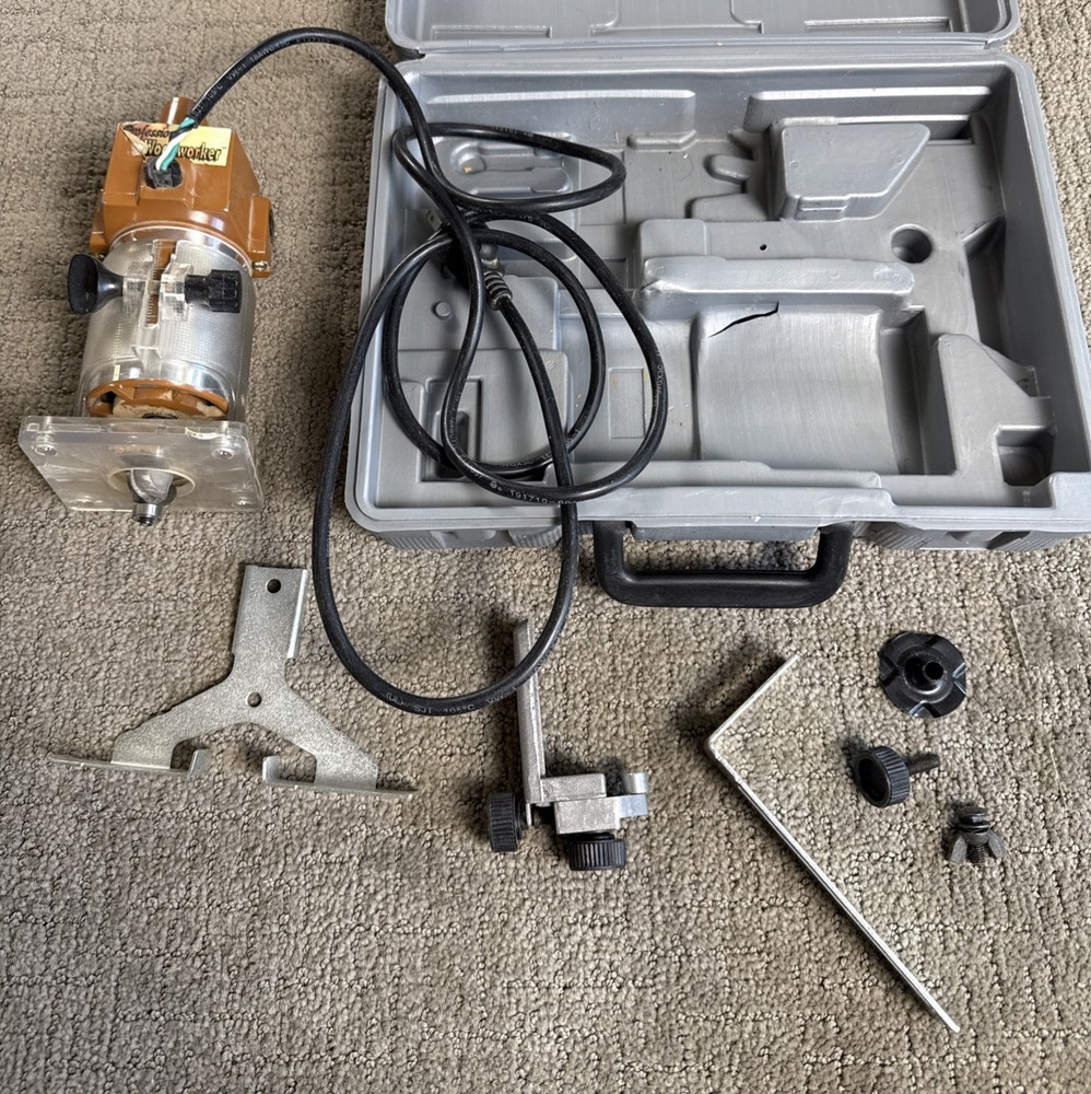 Professional Woodworker Router w Attachments & Case Tested Working Excellent