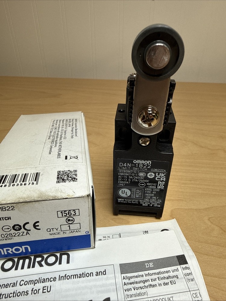 NEW! Omron D4N-1B22 Limit Switch 02822ZA
