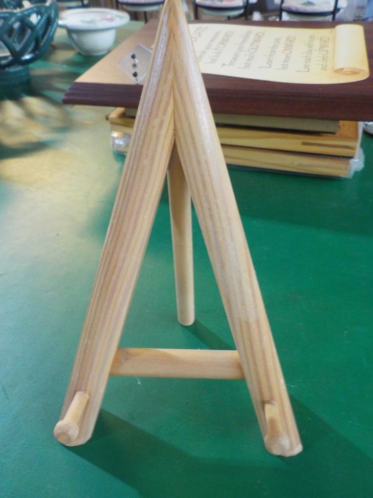 7.5 Inch Mini Wooden Easel  (CL 1)