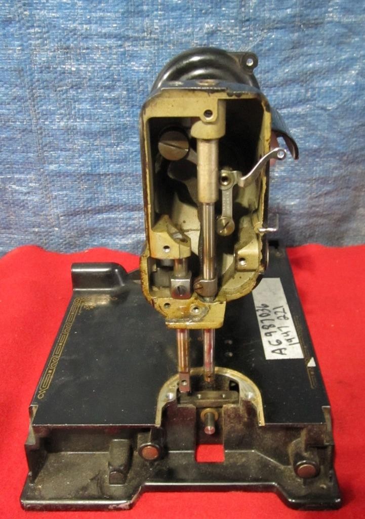 1947 SINGER 221 FEATHERWEIGHT SEWING MACHINE HULL FOR PARTS RESTORE