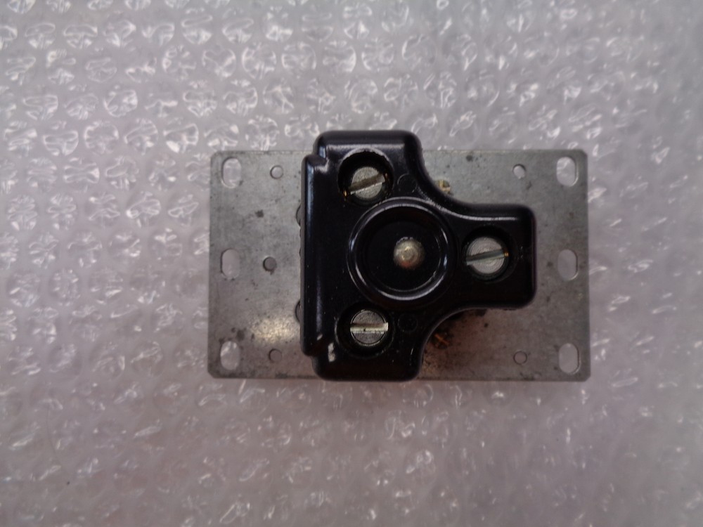 LEVITON 5374 RECEPTACLE (AS PICTURED) NSMP