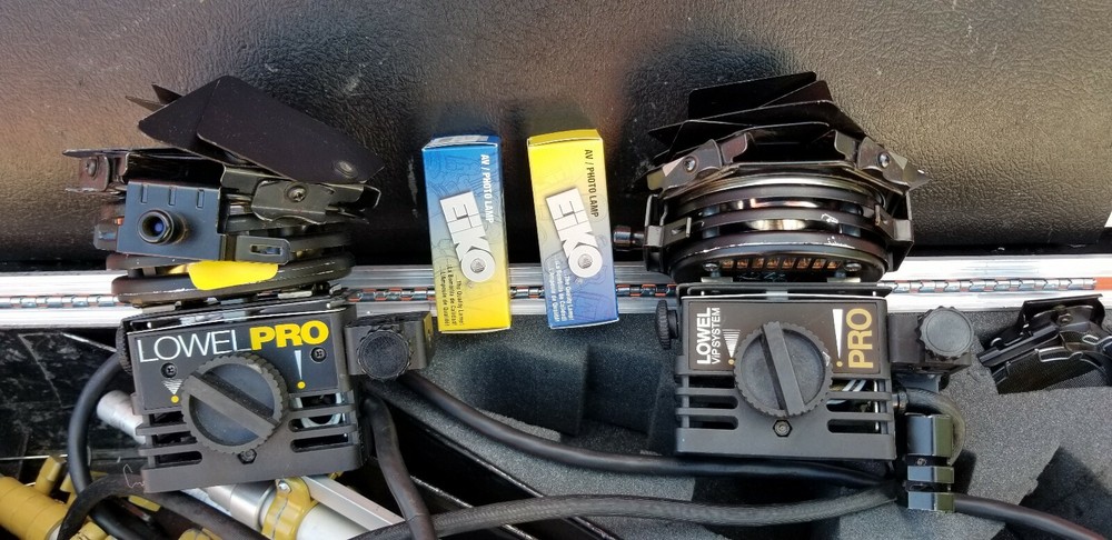 2 LOWEL PRO-LIGHTS WITH STANDS COME WITH 1 EXTRA BULB
