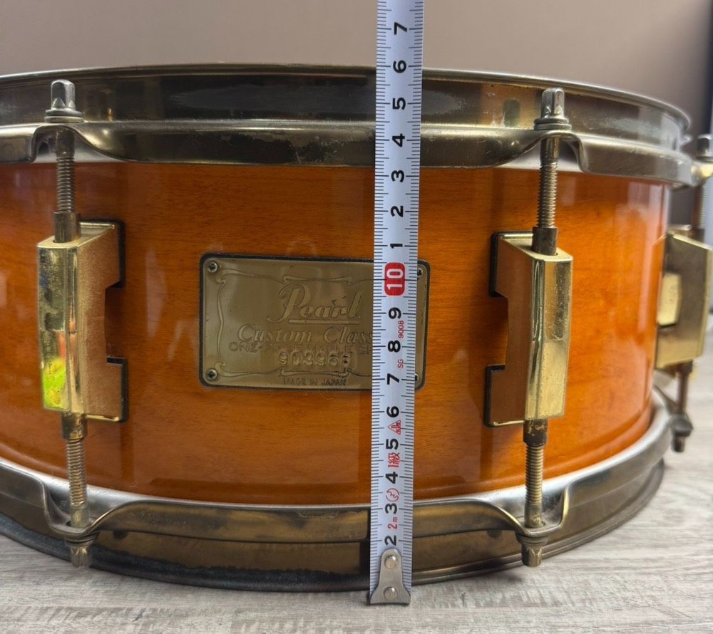 Pearl Custom Classic One Piece Maple Shell Snare Drum