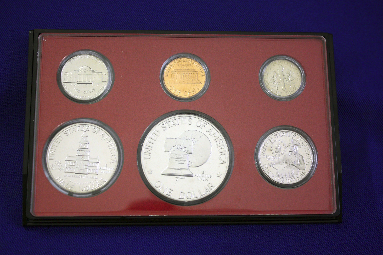 1976 Proof set. Genuine. complete and original as issued by US Mint.
