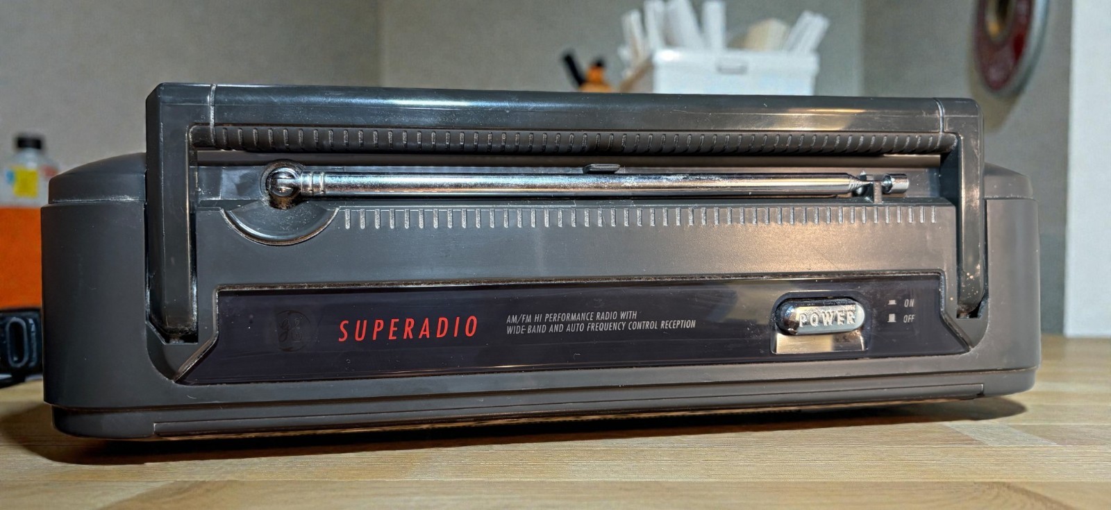General Electric Superadio Series III 7-2887A AM/FM Works & Sounds Great
