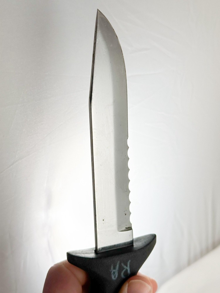 Wenoka Dive Knife Model 7753 with sheath/strap Nice Condition