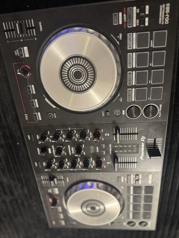 Pioneer DDJ-SB3 controller Serato Dj