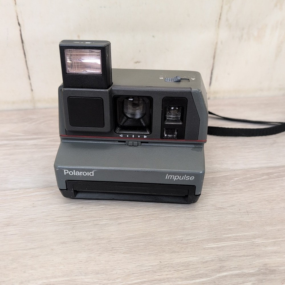 Polaroid 600 Impulse Built In Flash Instant Camera UNTESTED