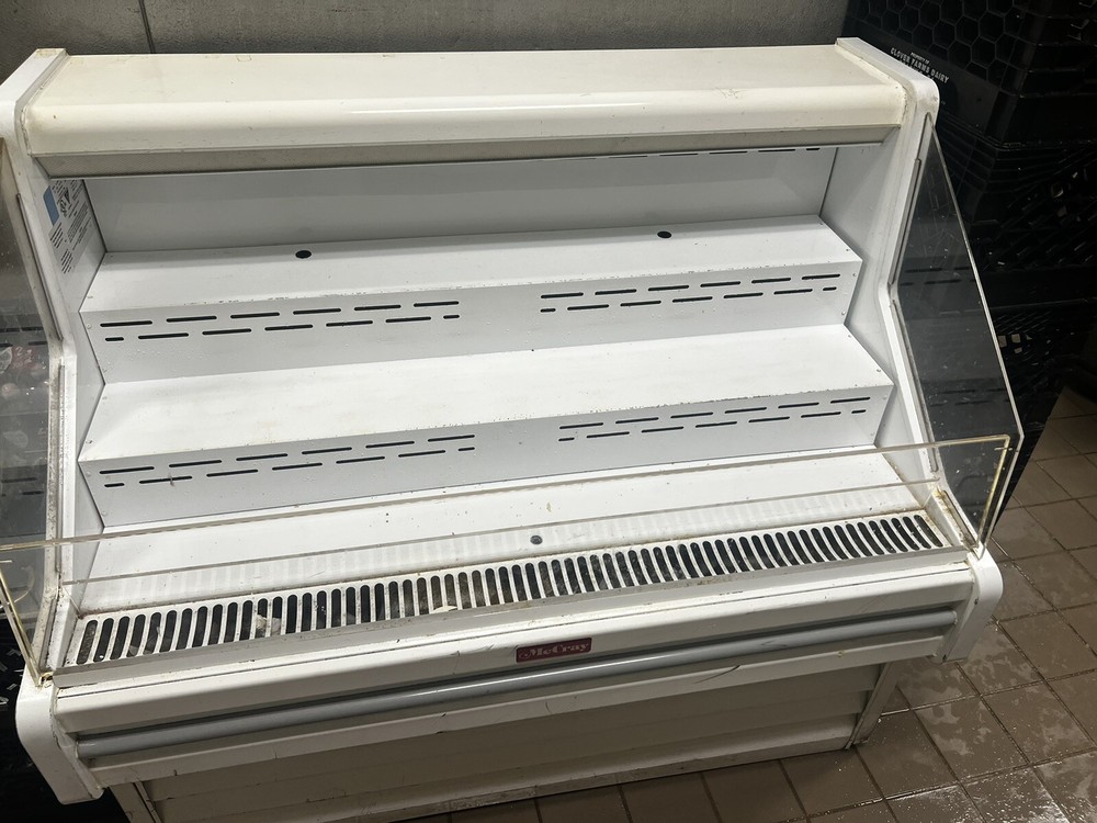 Reach in refrigerated merchandiser