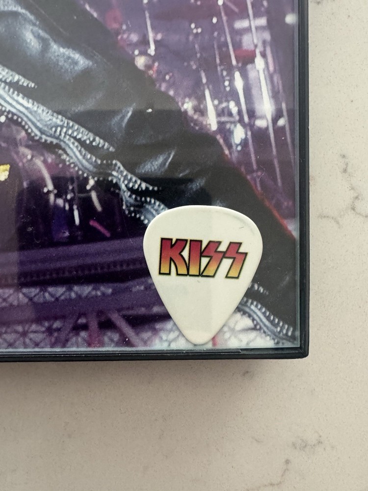 Kiss Tommy Thayer Signed/Framed 8x10 Photo with Guitar Pics