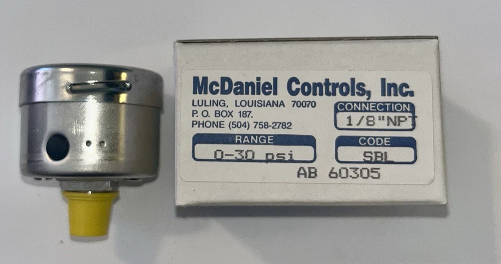 McDaniel Controls AB 60305 1/8"NPT Range 0-30 psi NOS