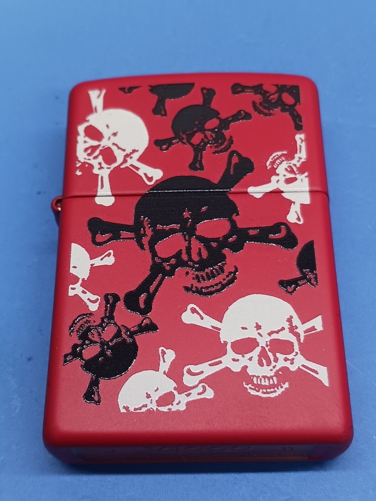 Zippo Skull & Crossbones Red Matte 24471