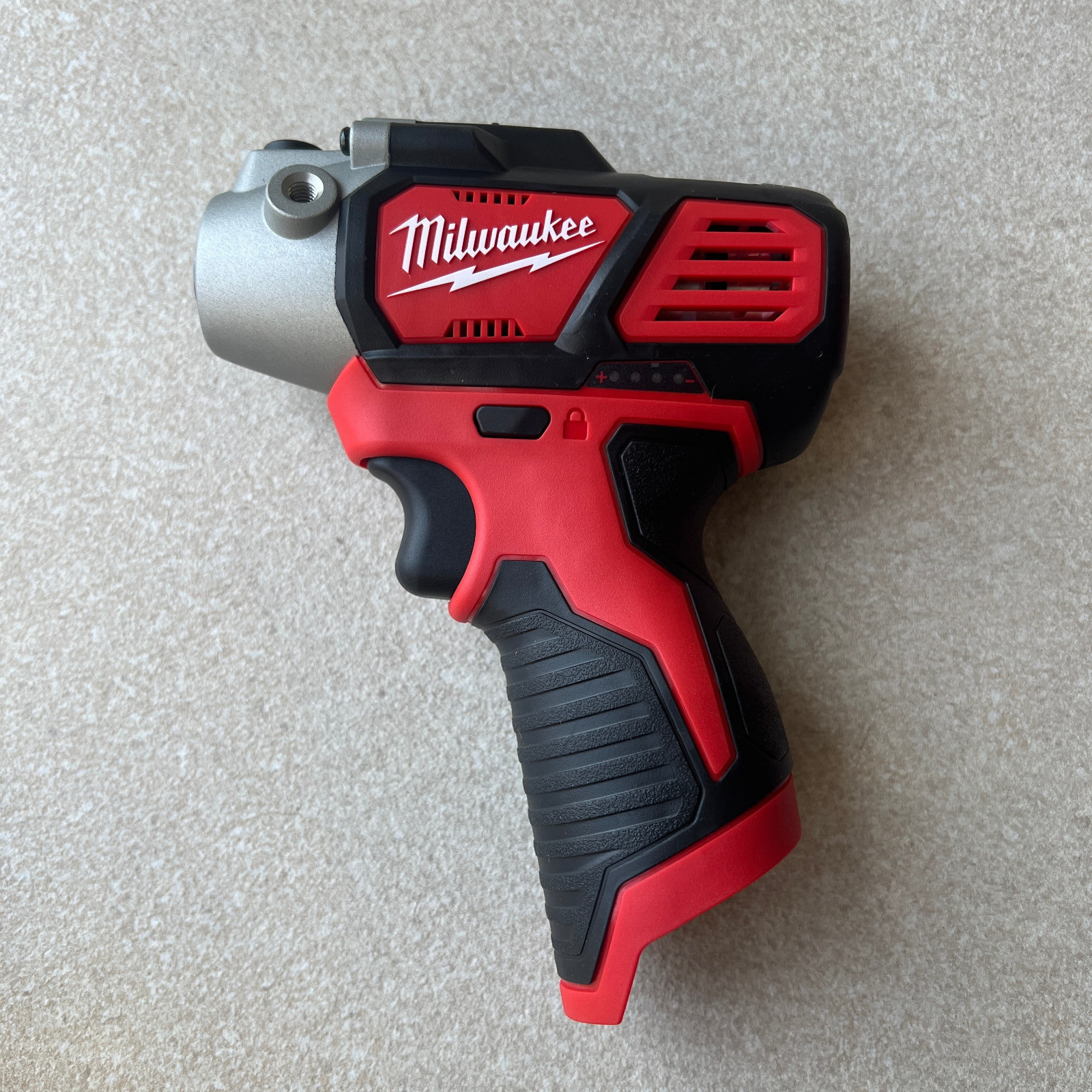 Milwaukee M12 BPS-0 Cordless Compact Polisher / Sander