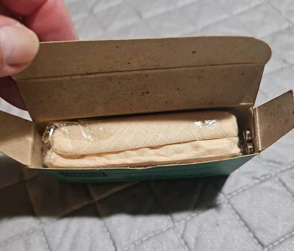 ORIGINAL WWII US ARMY MEDIC MEDICAL FIRST AID BANDAGE ~ FREE SHIP