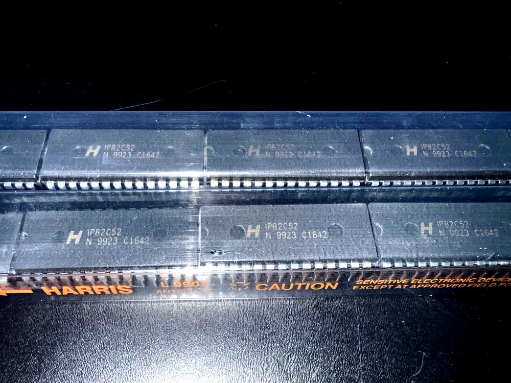 IP82C52