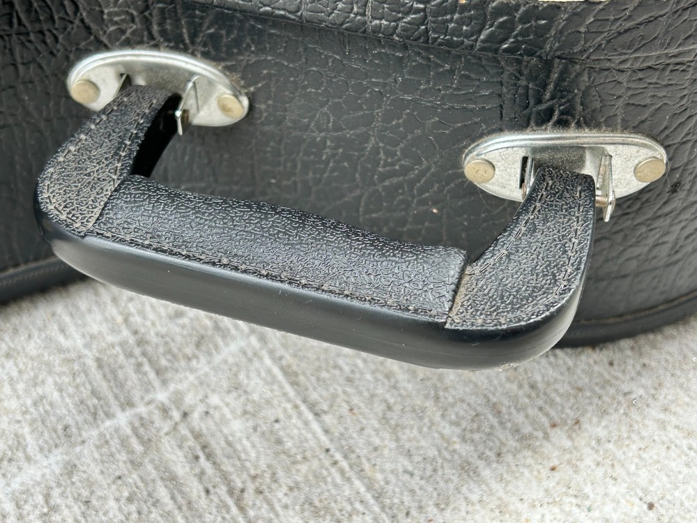 Takamine Jasmine Hardshell Case w Key