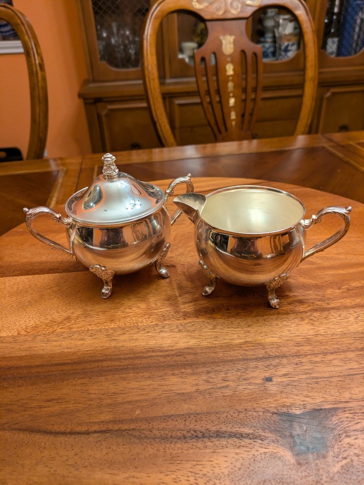 Leonard Silverplate Covered Sugar And Creamer Set