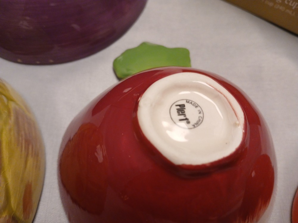 Pier 1 NIB Vegtable Measuring Cup Set