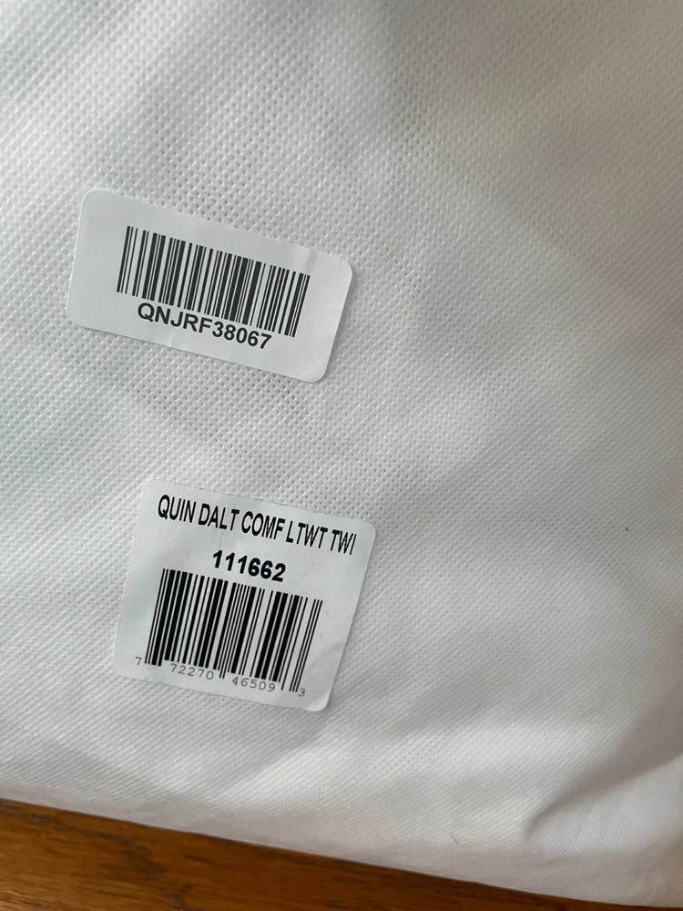 NWT QUINCE PREMIUM DOWN ALTERNATIVE COMFORTER TWIN INSERT LIGHTWEIGHT RET $100