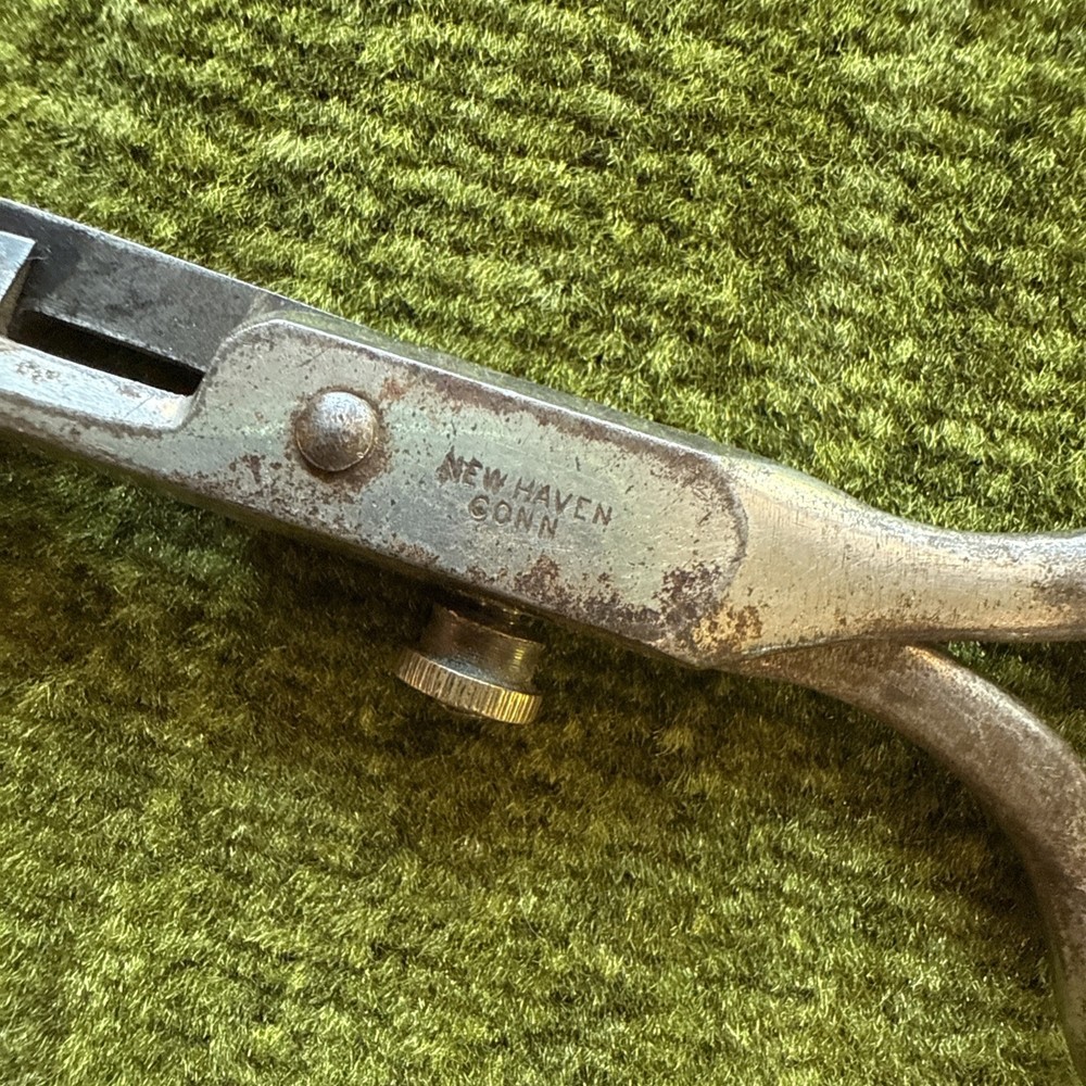 Vintage Fine Cutlery Buttonhole Sewing Scissors W/Adjustable Screw Still Sharp!