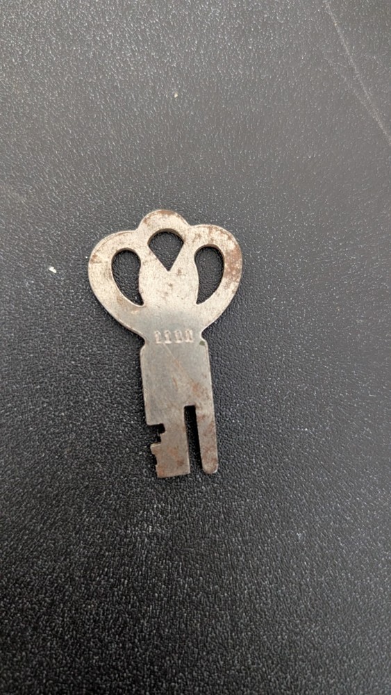 Vintage Flat Dispenser Steamer Key